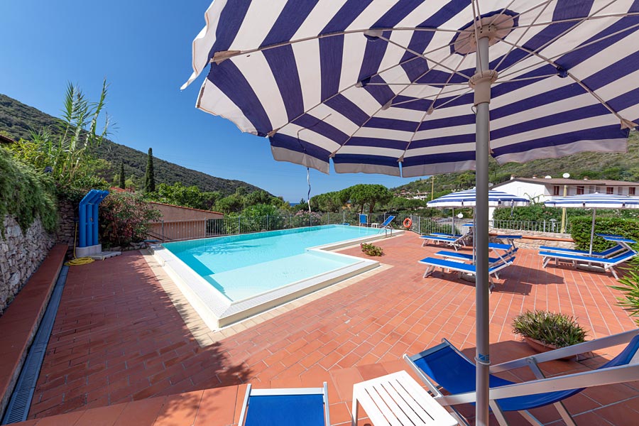 La piscina del Residence La Fonte, Elba